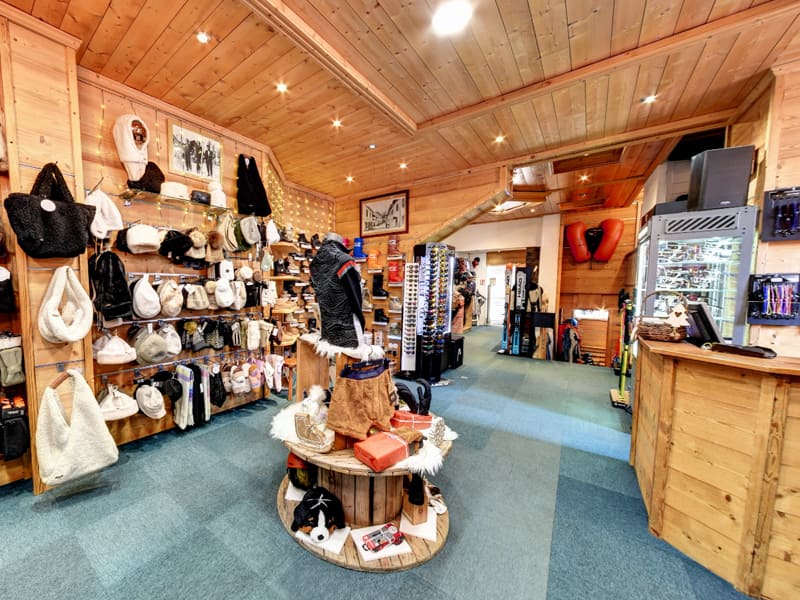 Magasin de location de ski Ekosport-Rent Riquet Sport Village à 1 rue du Mail, Serre Chevalier Villeneuve