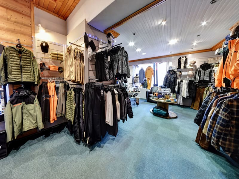 Magasin de location de ski Ekosport-Rent Riquet Sport Village à 1 rue du Mail, Serre Chevalier Villeneuve