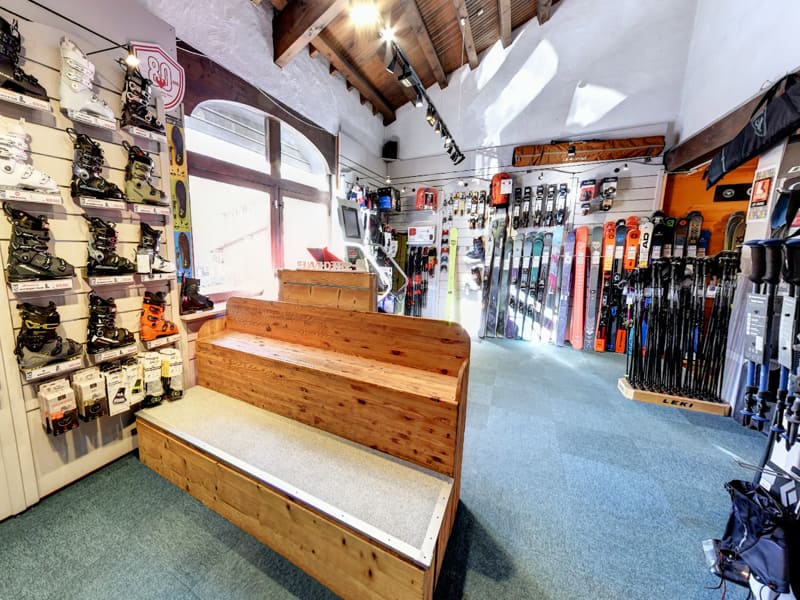 Magasin de location de ski Ekosport-Rent Riquet Sport Village à 1 rue du Mail, Serre Chevalier Villeneuve