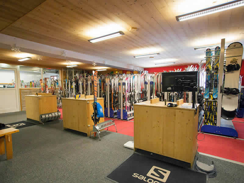 Magasin de location de ski Val Sports à 110 rue du Mont Cenis, Lanslebourg Val Cenis