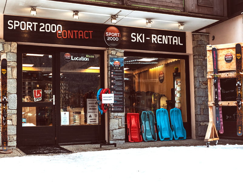 Magasin de location de ski SPORT 2000 La Ginabelle Centre à 120, place du poilu, Chamonix