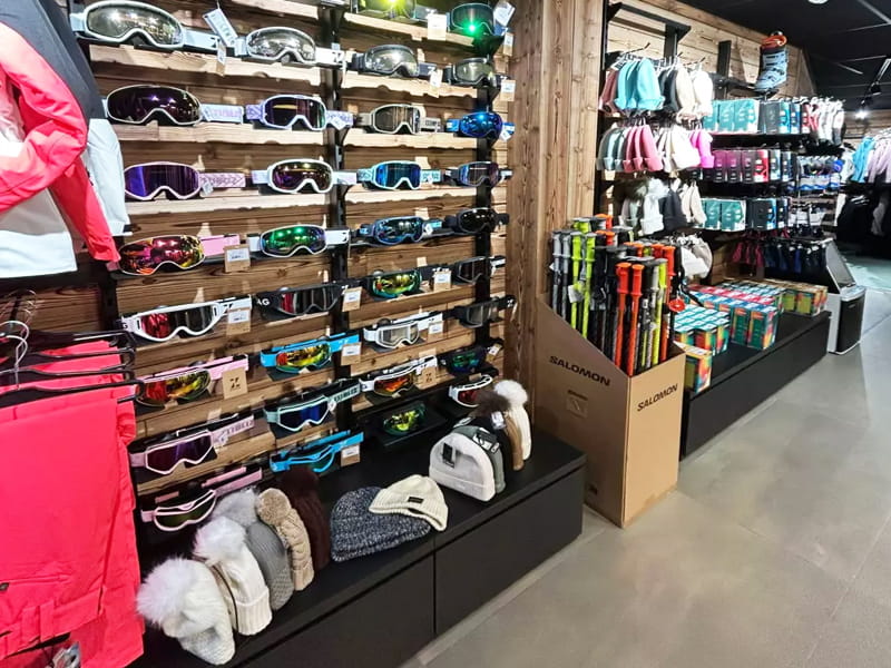 Magasin de location de ski 4 Seasons Sport à 21 rue Vincent Mir - Au coeur des résidences - 200m de la télécabine, Saint Lary