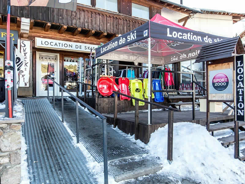 Magasin de location de ski Evasion à 25 Avenue du Serrat de l'Ours, Bolquère-Pyrénées 2000