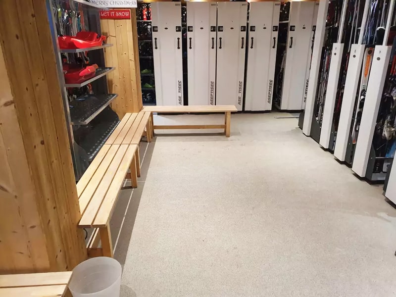 Magasin de location de ski Contat Sports à 421 rue du centre - Résidence Le Mont Chéry, Les Gets