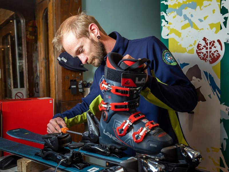 Magasin de location de ski Prosneige à 61, rue des Jeux Olympiques - Immeuble le tremplin, Meribel
