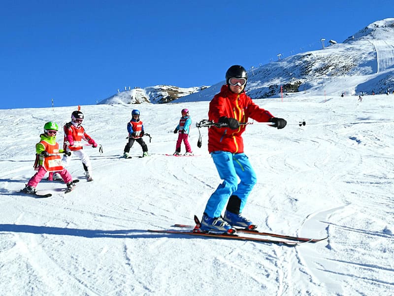 Magasin de location de ski Top Secret Ski- und Snowboardschule à Brämabüelstrasse 11, Davos-Platz