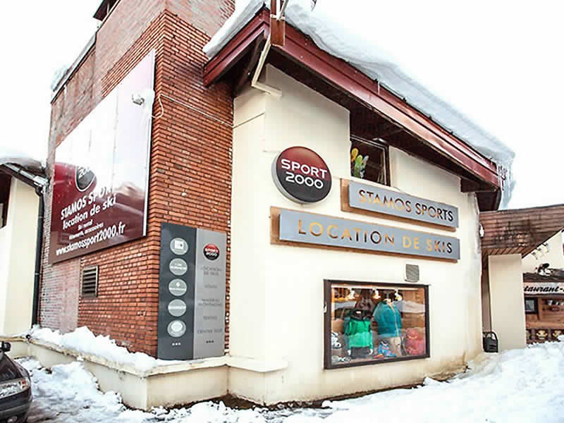 Magasin de location de ski Stamos Sports à Centre commercial Grand Roc, Argentière