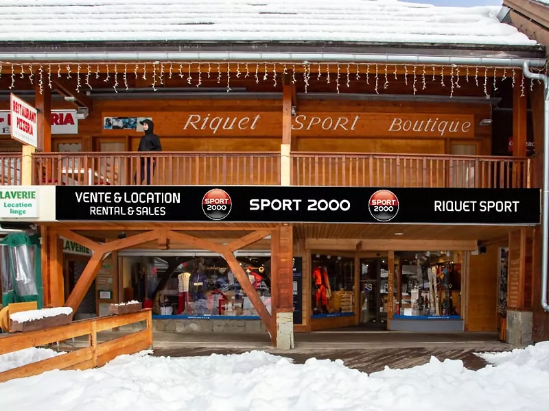 Magasin de location de ski Riquet Sport Prelong à Centre Commercial Pré Long, 1 Rte de Pré-Long - La Salle-les-Alpes, Serre Chevalier Villeneuve