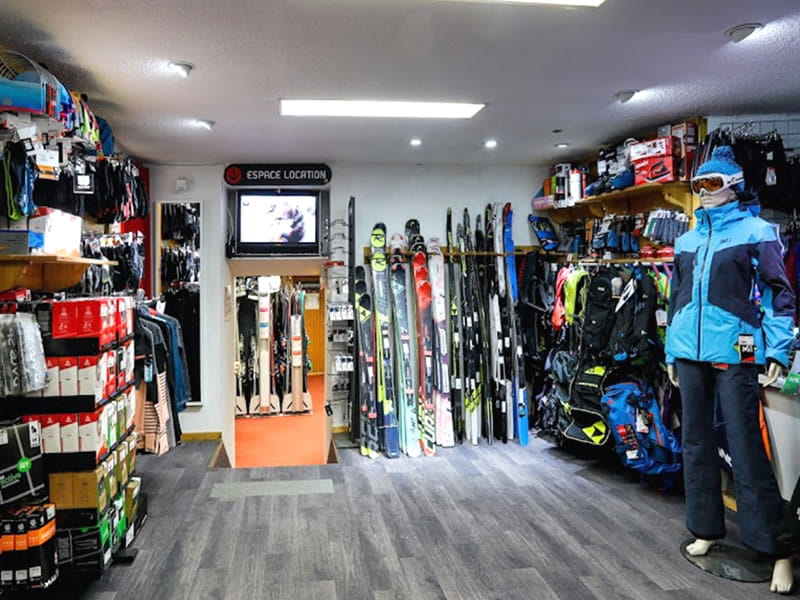 Magasin de location de ski SPORTNEIGE - SPORT & MODE à Centre Village - 38, place des Martyrs, Villard de Lans