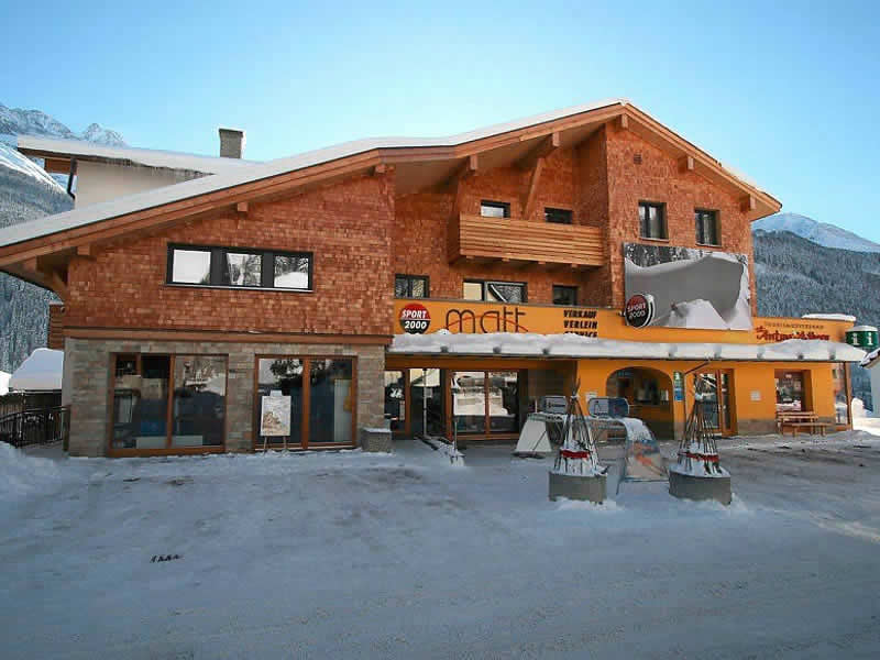 Magasin de location de ski SPORT 2000 Matt à Dorf 150, Pettneu