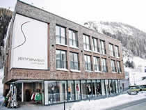 Magasin de location de ski SPORT 2000 Jennewein à St. Anton am Arlberg, Dorfstrasse 2