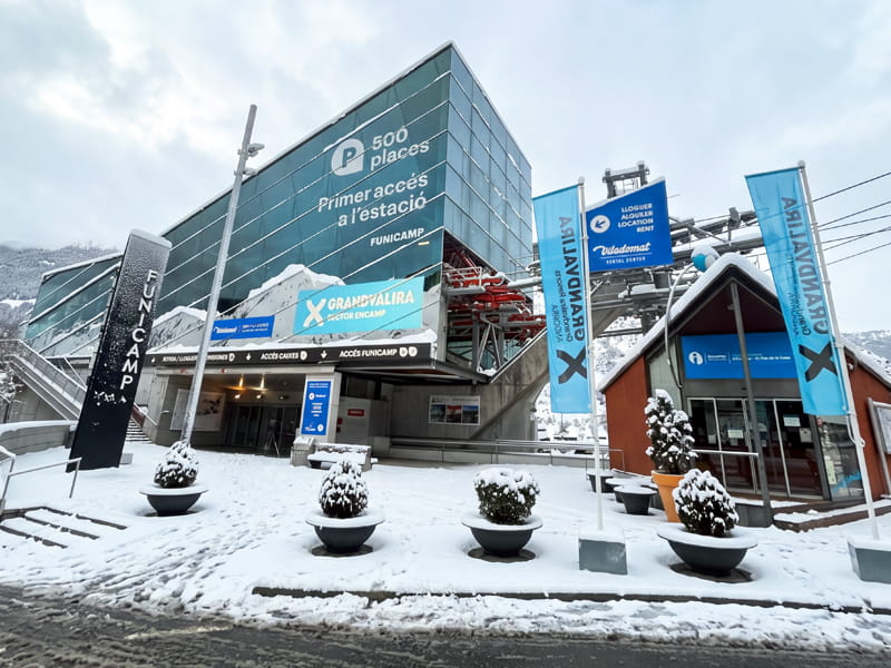 Magasin de location de ski Viladomat Funicamp à Edificio Funicamp, Av. de François Mitterrand, 89, Planta baja 2, Encamp