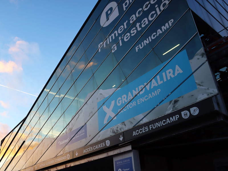 Magasin de location de ski Viladomat Funicamp à Edificio Funicamp, Av. de François Mitterrand, 89, Planta baja 2, Encamp