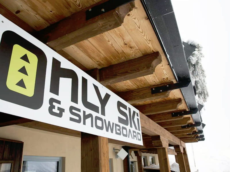 Magasin de location de ski Only Ski & Snowboard à Funivia Les Suches (stazione a monte), La Thuile