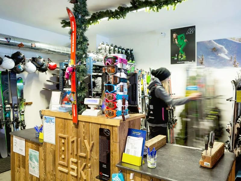 Magasin de location de ski Only Ski & Snowboard à Funivia Les Suches (stazione a monte), La Thuile
