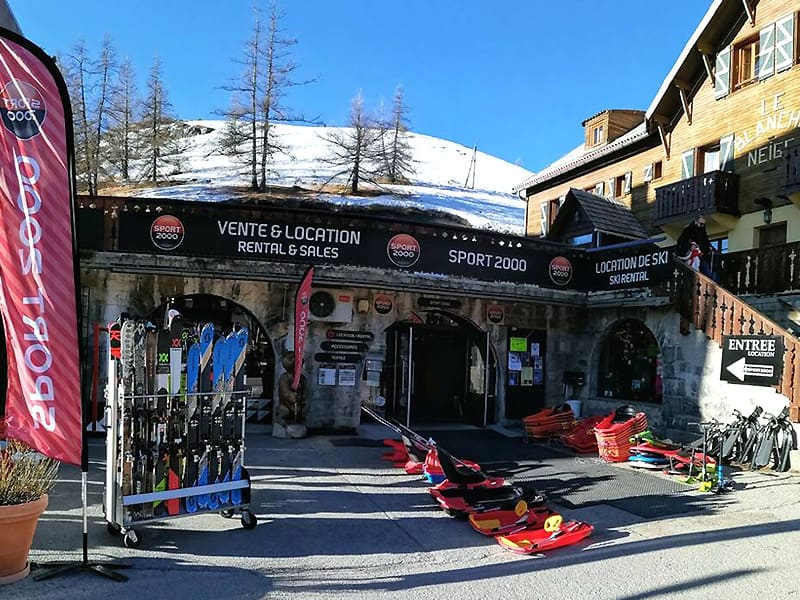 Magasin de location de ski Blanche Neige Sport à Hôtel Blanche Neige, Valberg