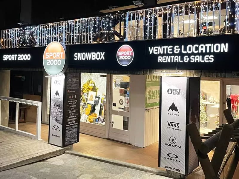 Magasin de location de ski Snowbox à Immeuble du Golf, 22 Route d'Italie, Montgenèvre