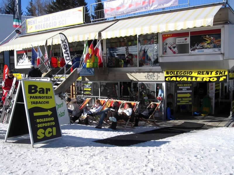 Magasin de location de ski Noleggio Sci Cavallero à International Bar - Marilleva 1400, Marilleva 1400