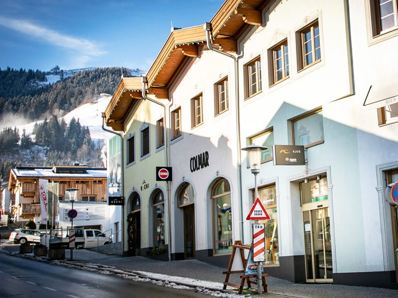 Magasin de location de ski SPORT 2000 Hahnenkamm - Kjus und Elan Brand Store à Josef-Herold-Strasse 12, Kitzbühel