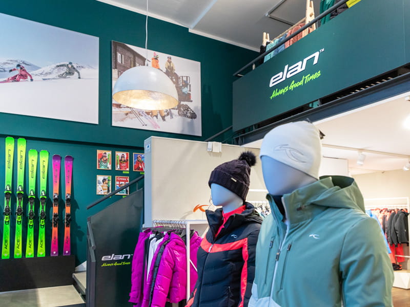 Magasin de location de ski SPORT 2000 Hahnenkamm - Kjus und Elan Brand Store à Josef-Herold-Strasse 12, Kitzbühel