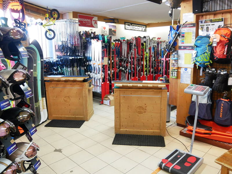 Magasin de location de ski Rocky Sports à L'Eclose - rue du 93ème RAM, Alpe d’Huez