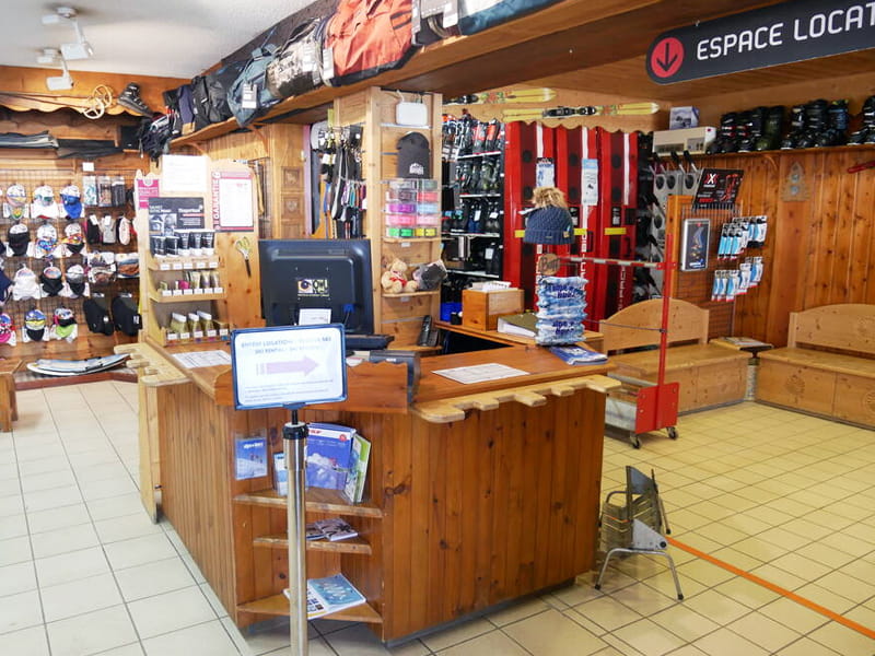 Magasin de location de ski Rocky Sports à L'Eclose - rue du 93ème RAM, Alpe d’Huez