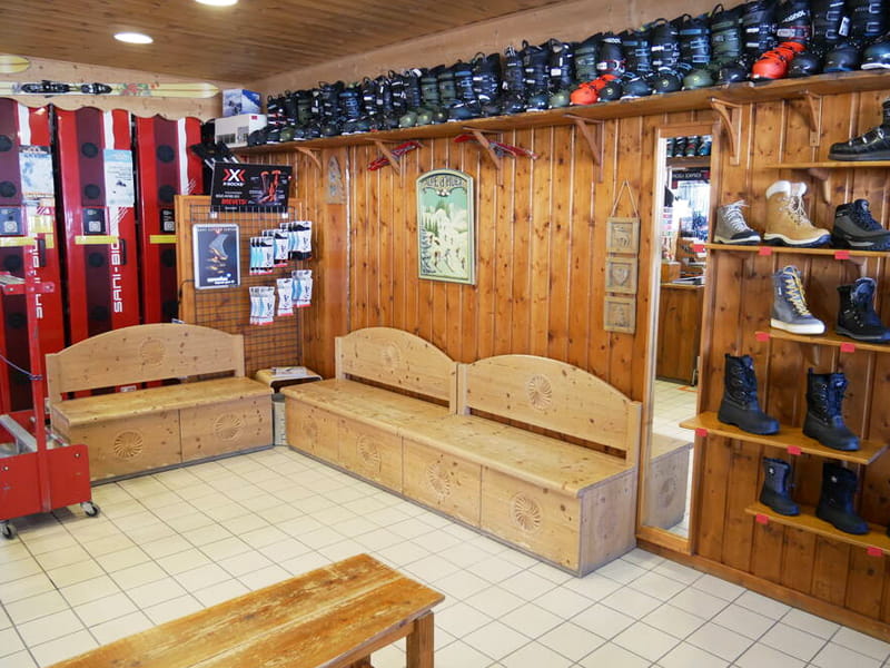 Magasin de location de ski Rocky Sports à L'Eclose - rue du 93ème RAM, Alpe d’Huez