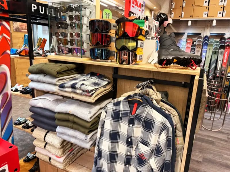 Magasin de location de ski Ekosport-Rent Ski Service à Le Tavels Front de Neige, Galerie Marchande, Isola 2000