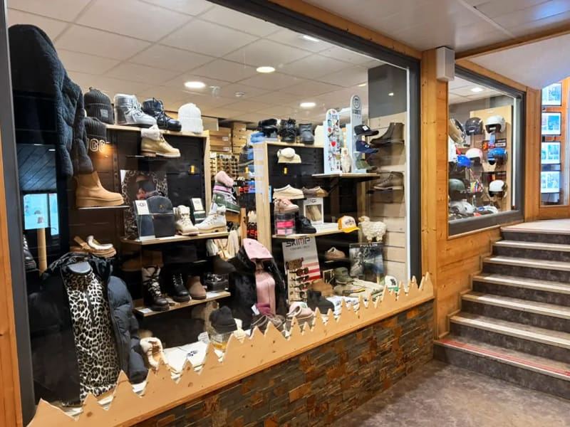 Magasin de location de ski Ekosport-Rent Ski Service à Le Tavels Front de Neige, Galerie Marchande, Isola 2000