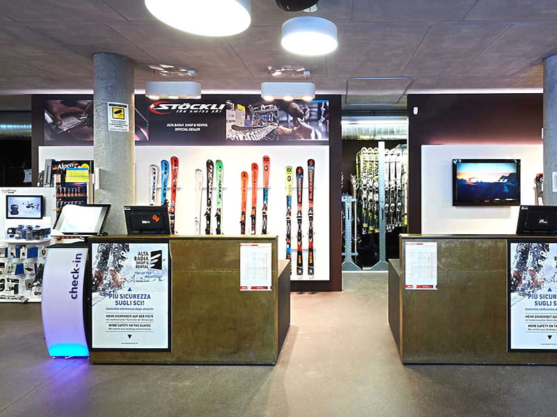 Magasin de location de ski Alta Badia Shop & Rental à Micurá de Rü 48, Alta Badia-San Cassiano/Sankt Kassian