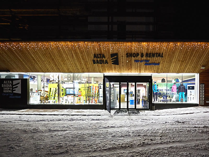 Magasin de location de ski Alta Badia Shop & Rental à Micurá de Rü 48, Alta Badia-San Cassiano/Sankt Kassian