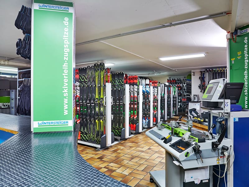 Magasin de location de ski Skiverleih Zugspitze à Mitten im Skigebiet auf 2.600 m, Garmisch-Partenkirchen
