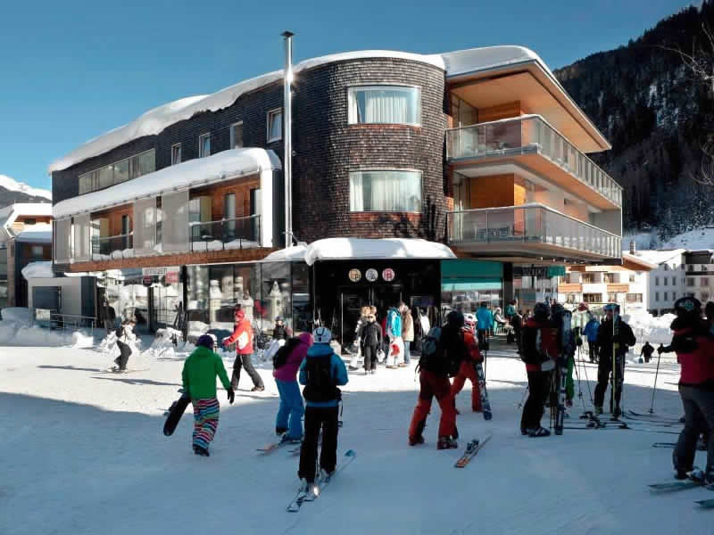Magasin de location de ski SPORT 2000 Jennewein Dorf à Neben Galzigbahn Talstation im Hotel Anton, St. Anton am Arlberg