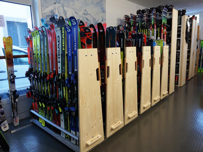 Magasin de location de ski Swissrent Quattro à Parkplatz Titlisbahnen - Engelbergerstrasse 38, Engelberg