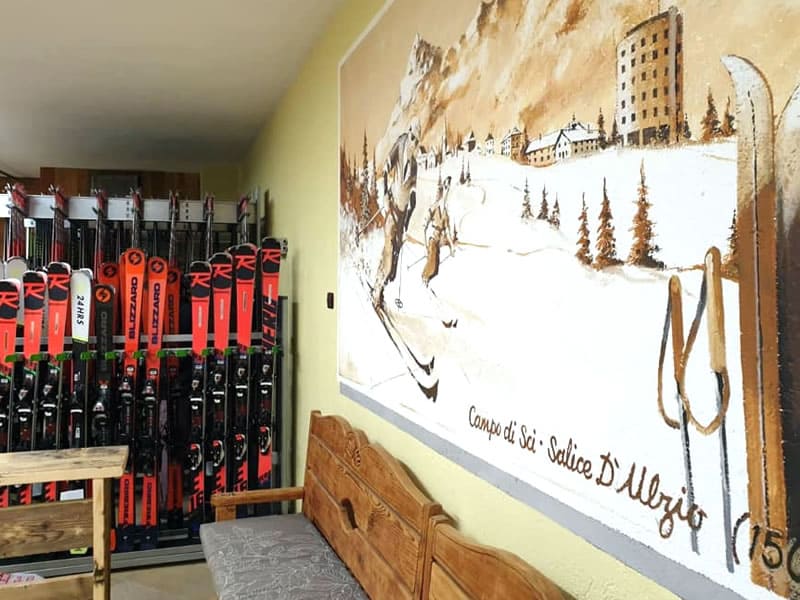 Magasin de location de ski Maison Clataud Sport à Piazza Assietta, 16, Sauze d’Oulx