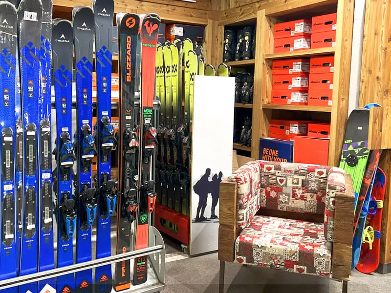 Magasin de location de ski Maison Clataud Sport à Piazza Assietta, 16, Sauze d’Oulx