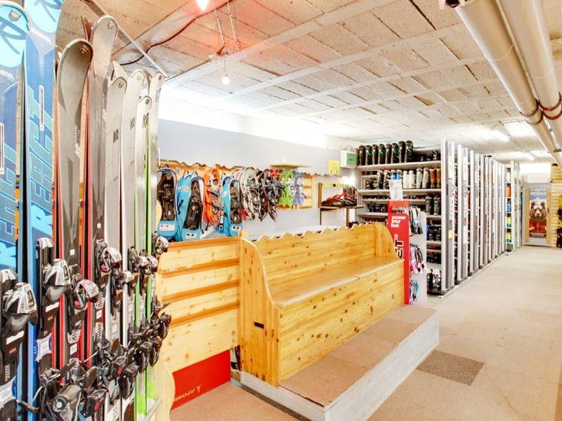 Magasin de location de ski Ekosport-Rent Riquet Sport Aravet à Place de l'Aravet, Serre Chevalier Villeneuve