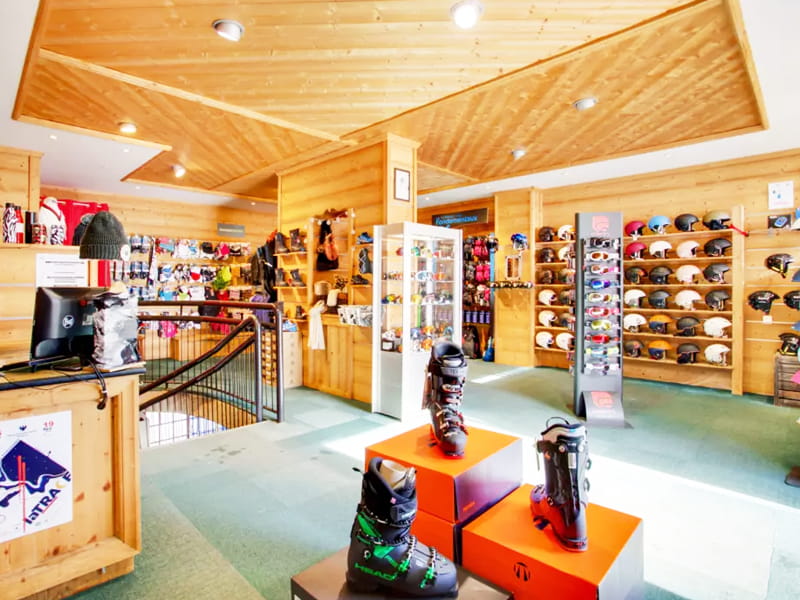 Magasin de location de ski Ekosport-Rent Riquet Sport Aravet à Place de l'Aravet, Serre Chevalier Villeneuve