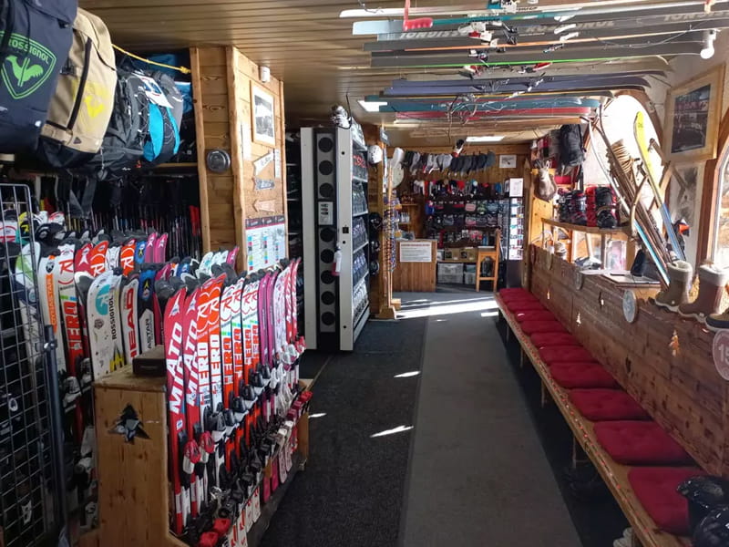 Magasin de location de ski Cornerski à Place du Cognet - Immeuble le Karen, Alpe d’Huez