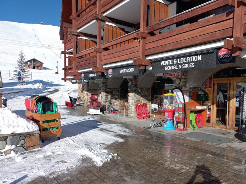 Magasin de location de ski Cornerski à Place du Cognet - Immeuble le Karen, Alpe d’Huez