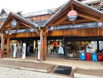 Magasin de location de ski Ekosport-Rent Ze Shop 1 à Alpe d’Huez, Place Joseph Paganon