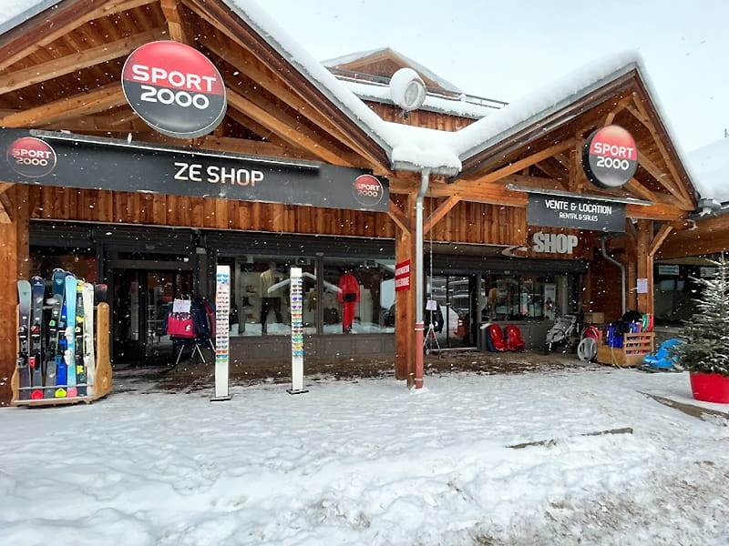 Magasin de location de ski Ze Shop 2 à Place Joseph Paganon, Alpe d’Huez