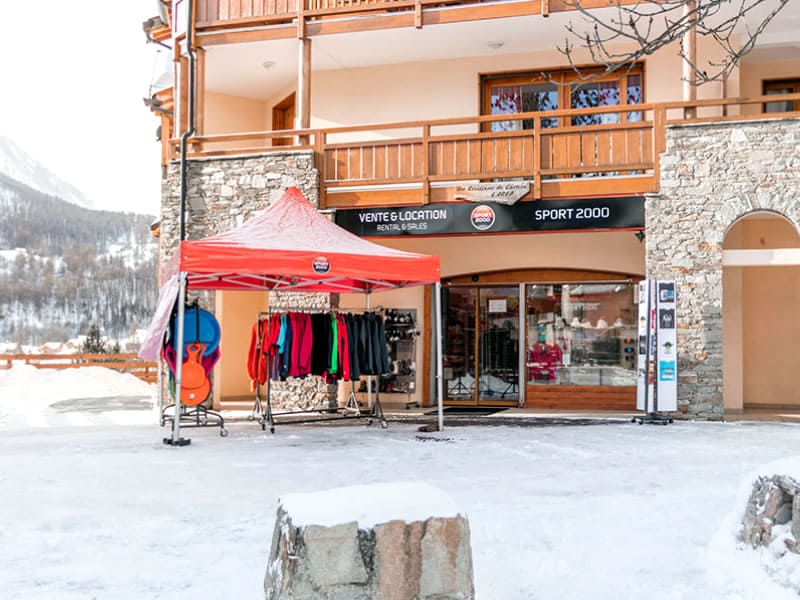 Magasin de location de ski SPORT 2000 Altitude à Résidence le château - Route de Grenoble, Serre Chevalier Le Monetier-Les-Bains