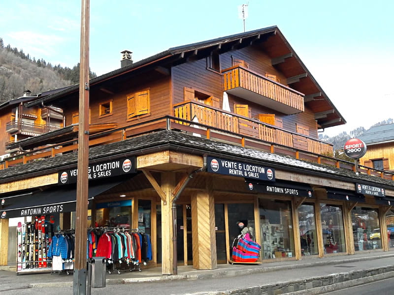 Magasin de location de ski Antonin Sports à Route du télécabine - 89, Route de la Vallée du Bouchet, Le Grand Bornand