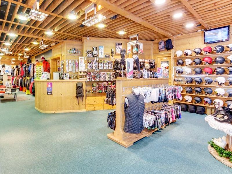 Magasin de location de ski Ekosport-Rent Riquet Sport Chantemerle à Rue du Centre - Centre Commercial Le Serre d'Aigle, Serre Chevalier Chantemerle