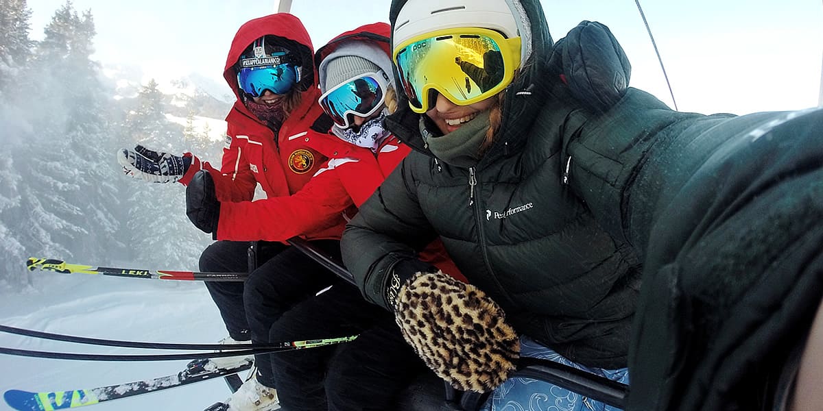 Location de skis en ligne - moins cher et plus confortable sur les pistes