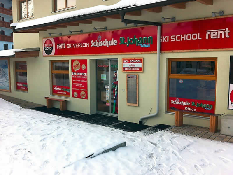 Magasin de location de ski Skiverleih - Skischule St. Johann à Speckbacherstrasse 41a, St. Johann i. Tirol