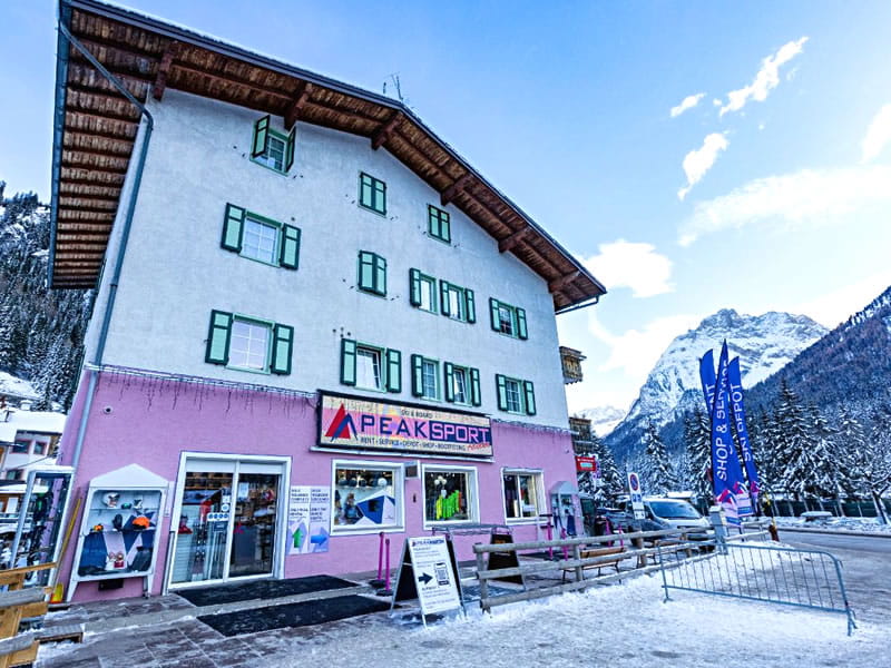 Magasin de location de ski Peak Sport Adventure à Strèda de Pareda 79, Canazei