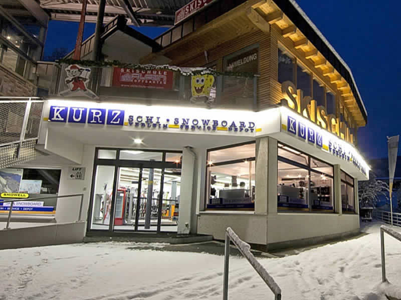 Magasin de location de ski Skiverleih Kurz à Talstation Bergbahn Hopfgarten, Hopfgarten im Brixental