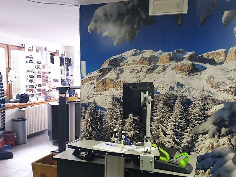 Magasin de location de ski Limitt à Talstation Porta Vescovo Umlaufbahn - Via Piagn 2, Arabba